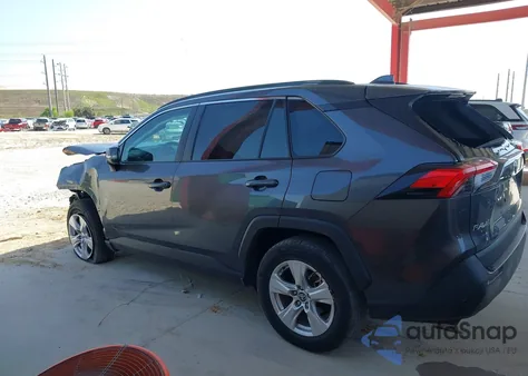 2021 Toyota Rav4 Xle z USA, uszkodzony, nr VIN 2T3P1RFV0MW186157